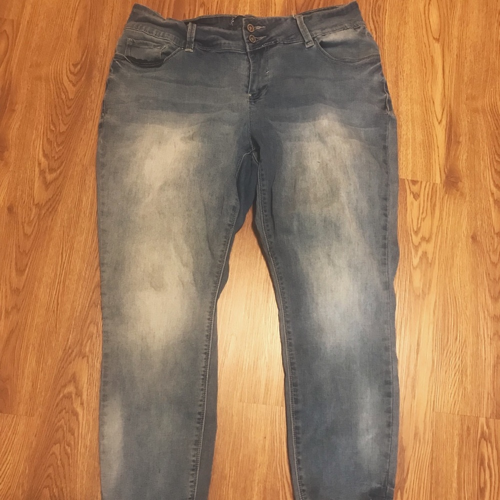trendy skinny jeans! goes with everything